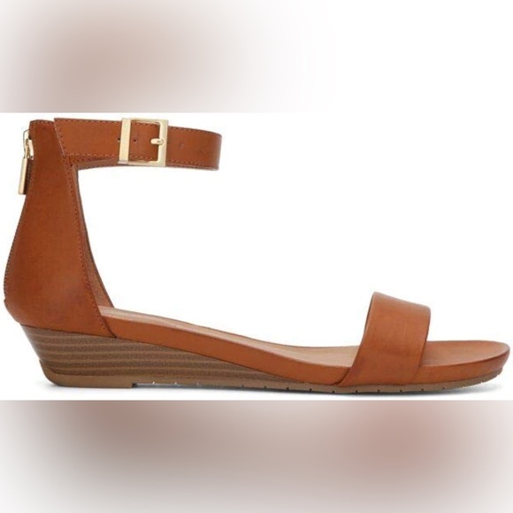 Kenneth Cole REACTION Women's Great Viber 2 Piece Wedge Sandal - Picture 2 of 5